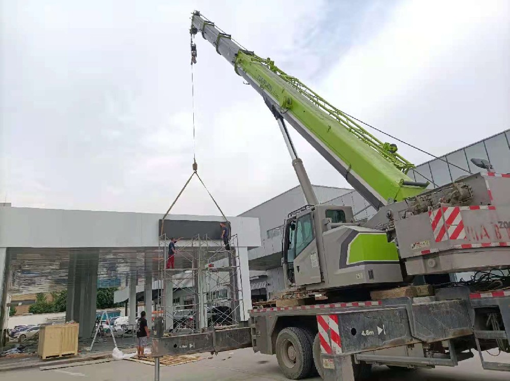 上汽通用-凱迪拉克售后透明車間在四川成都地區弱電監控勞務施工安裝